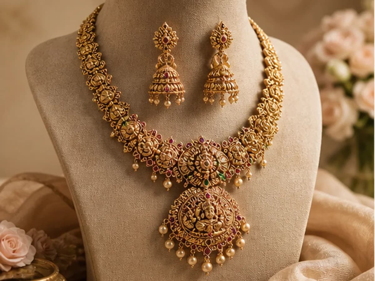 Bridal Gold Set card on the Ananya Jewels showroom experience by Trootlabs.